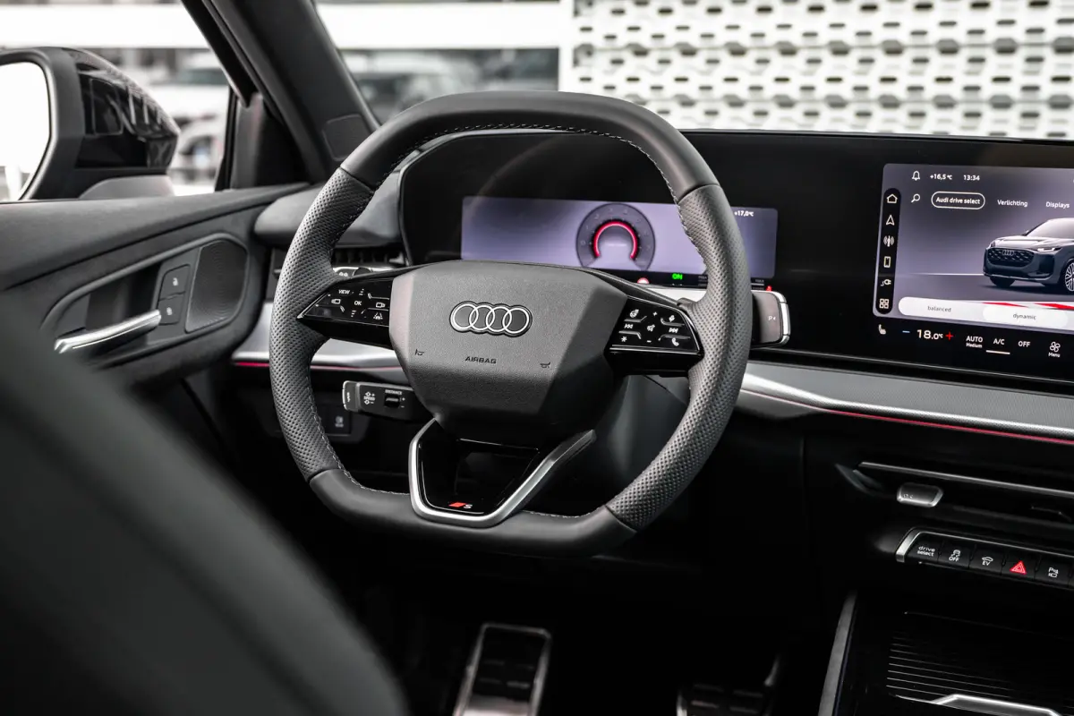 S edition | Adaptive cruise control | Audi sound system | Cruise control
