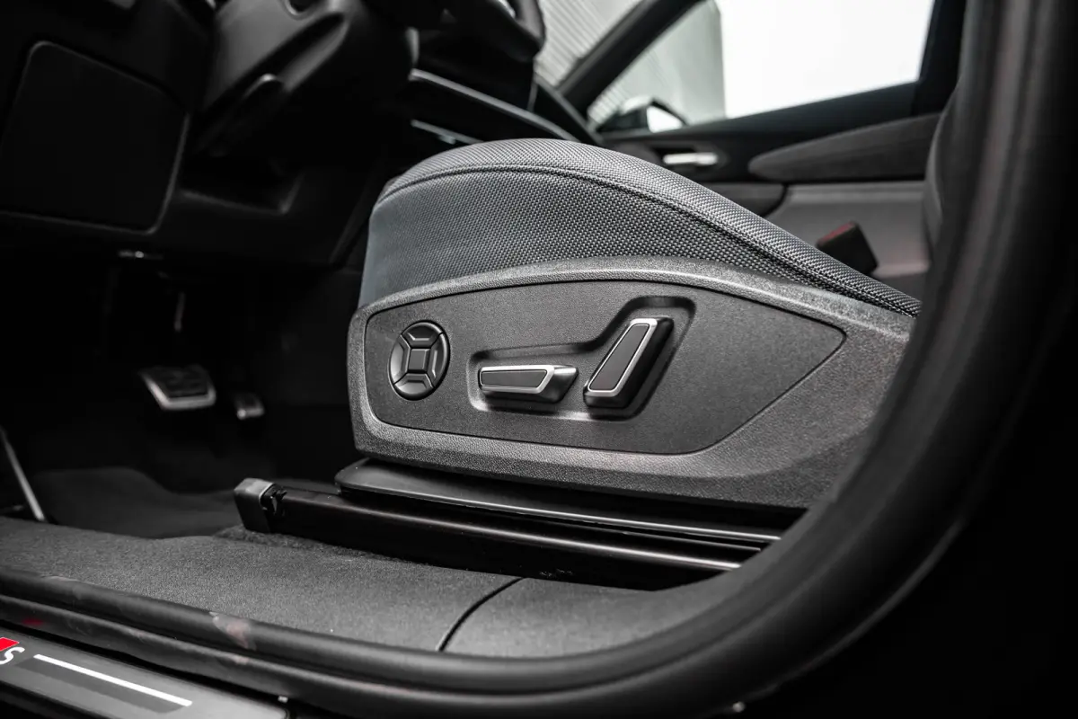 S edition | Adaptive cruise control | Audi sound system | Cruise control