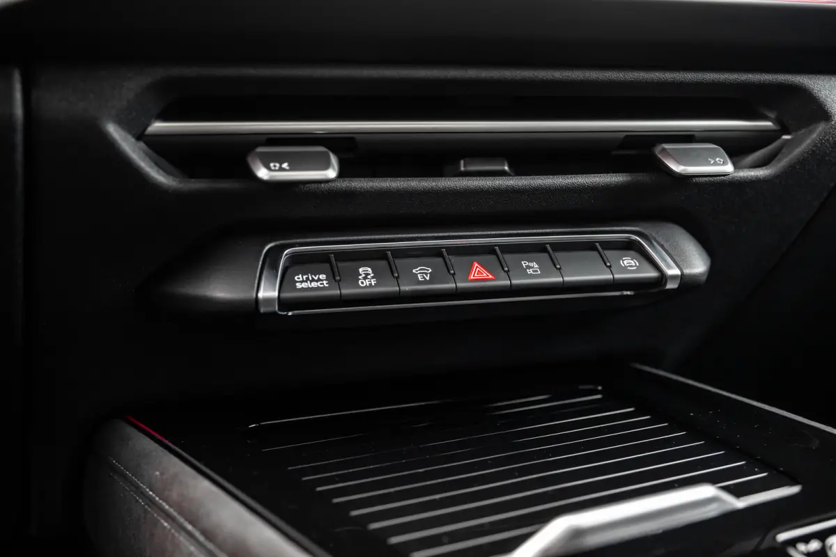 S edition | Adaptive cruise control | Audi sound system | Cruise control