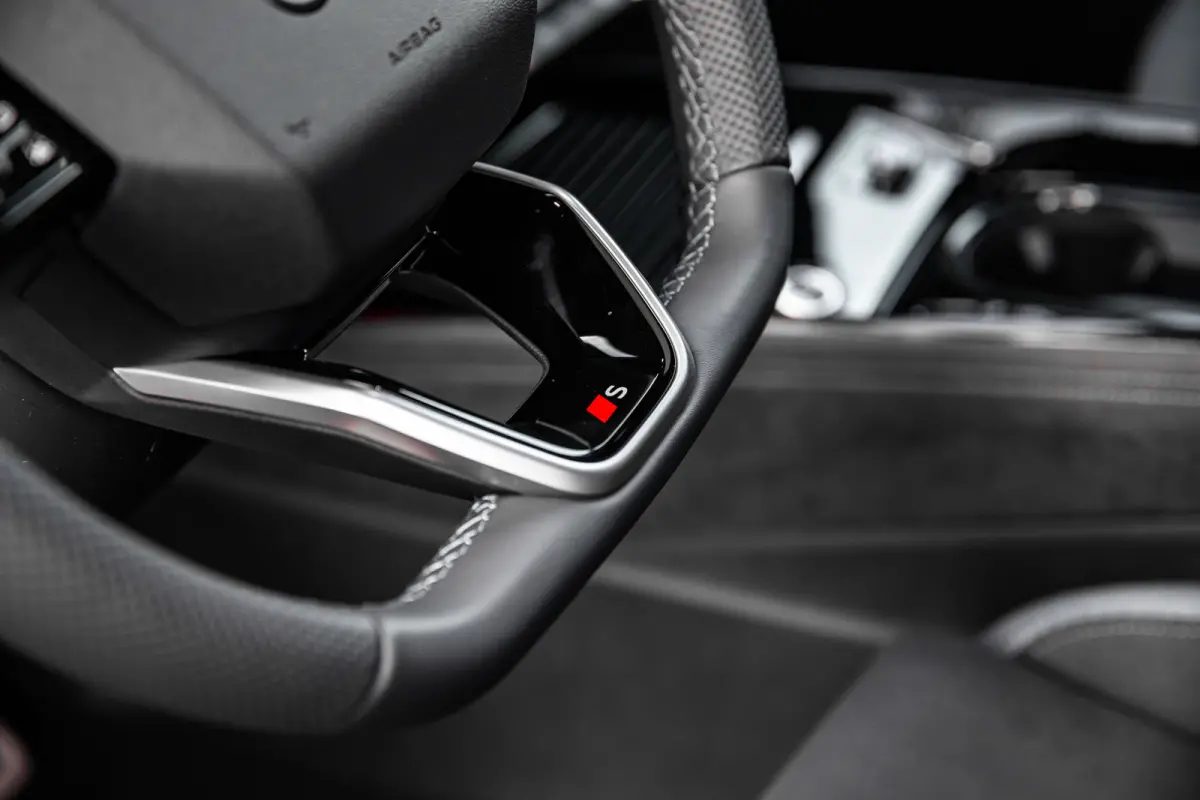 S edition | Adaptive cruise control | Audi sound system | Cruise control