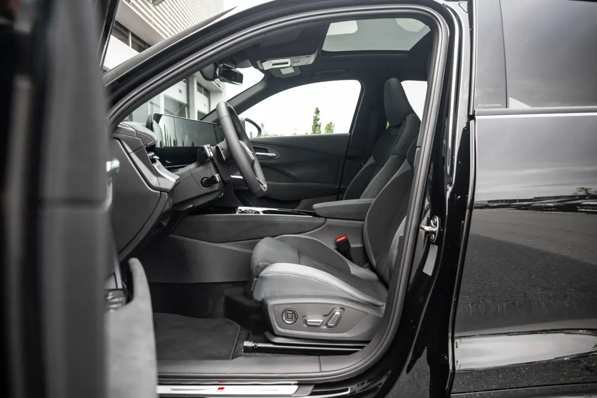 S edition | Adaptive cruise control | Audi sound system | Cruise control