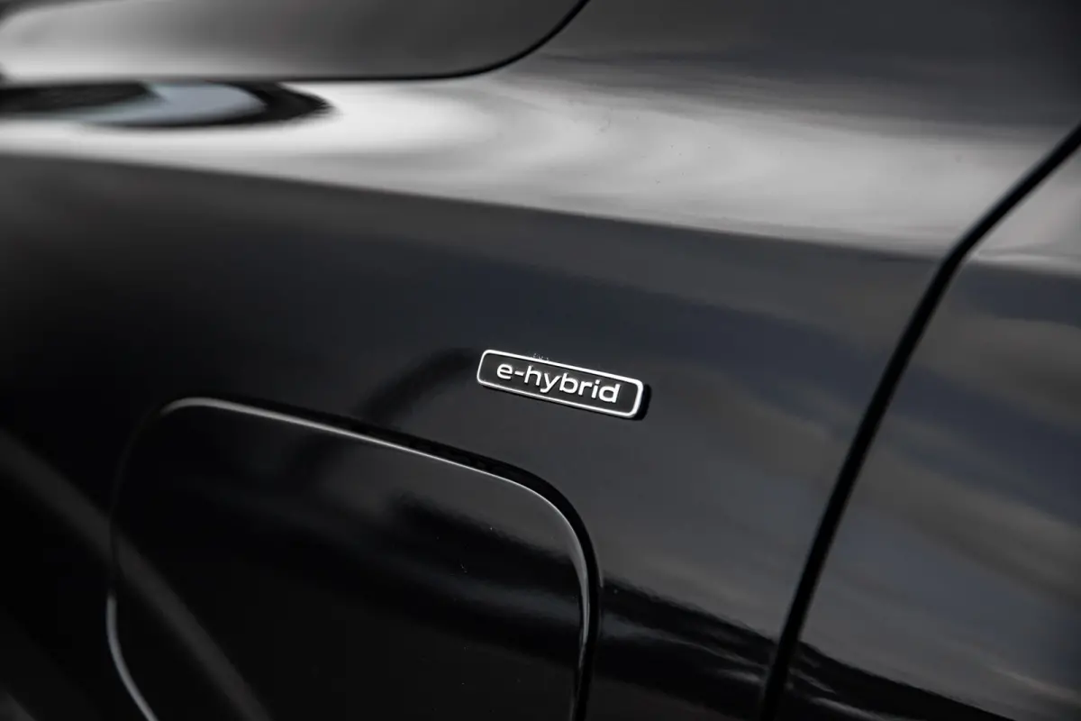S edition | Adaptive cruise control | Audi sound system | Cruise control
