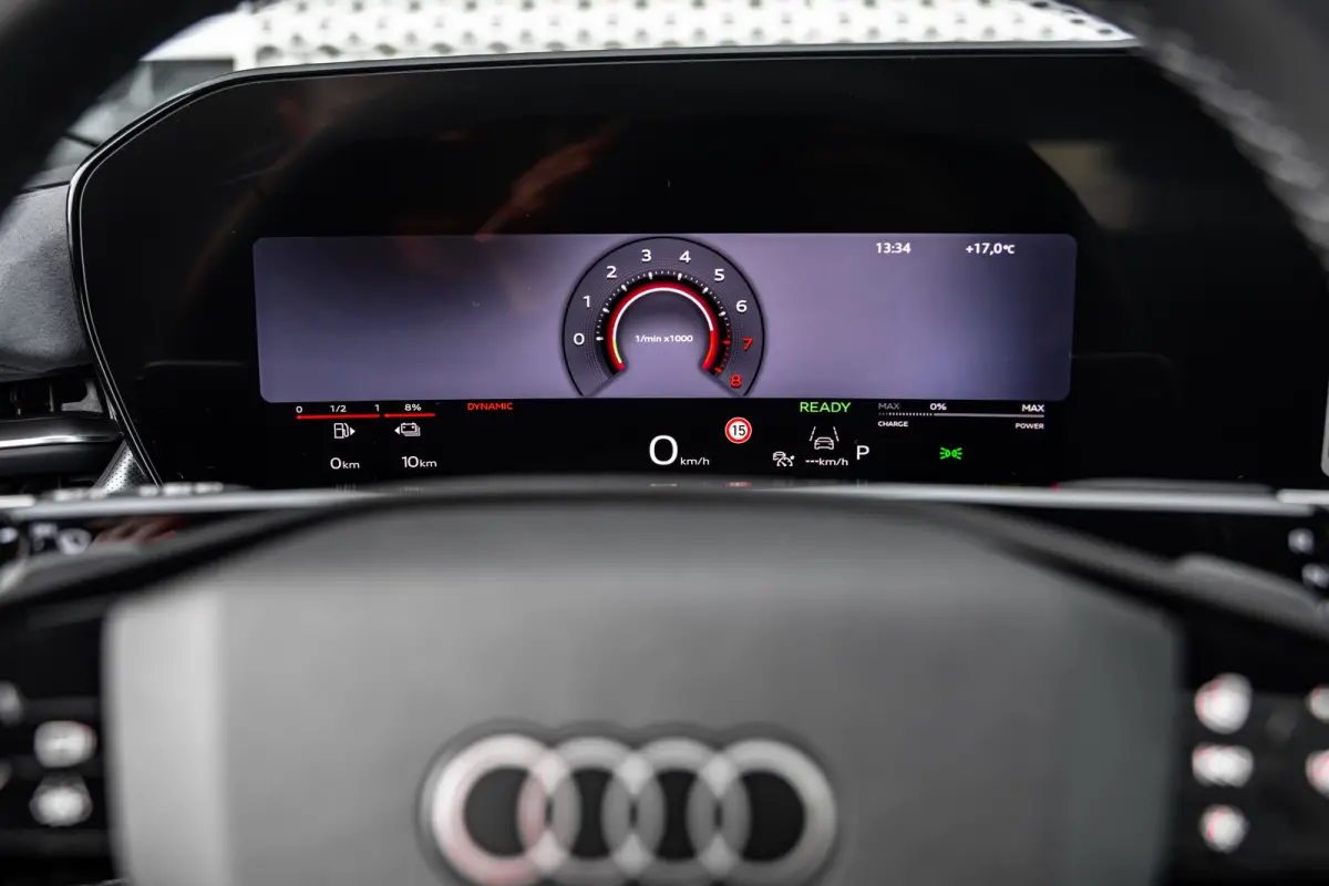 S edition | Adaptive cruise control | Audi sound system | Cruise control