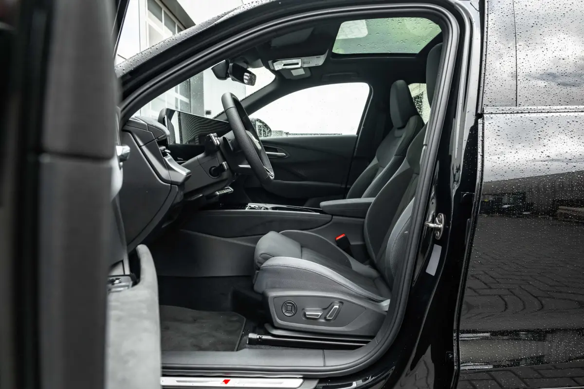 S edition | Adaptive cruise control | Audi sound system | Cruise control