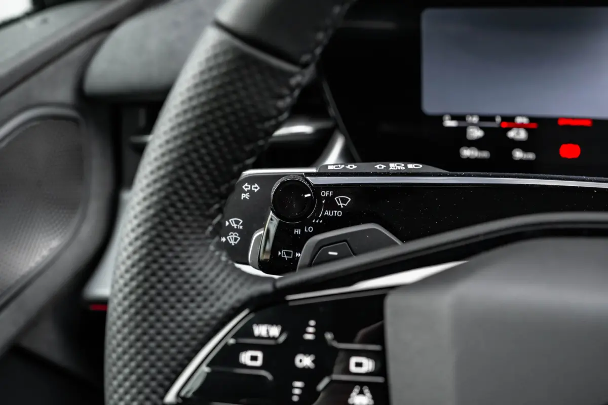 S edition | Adaptive cruise control | Audi sound system | Cruise control
