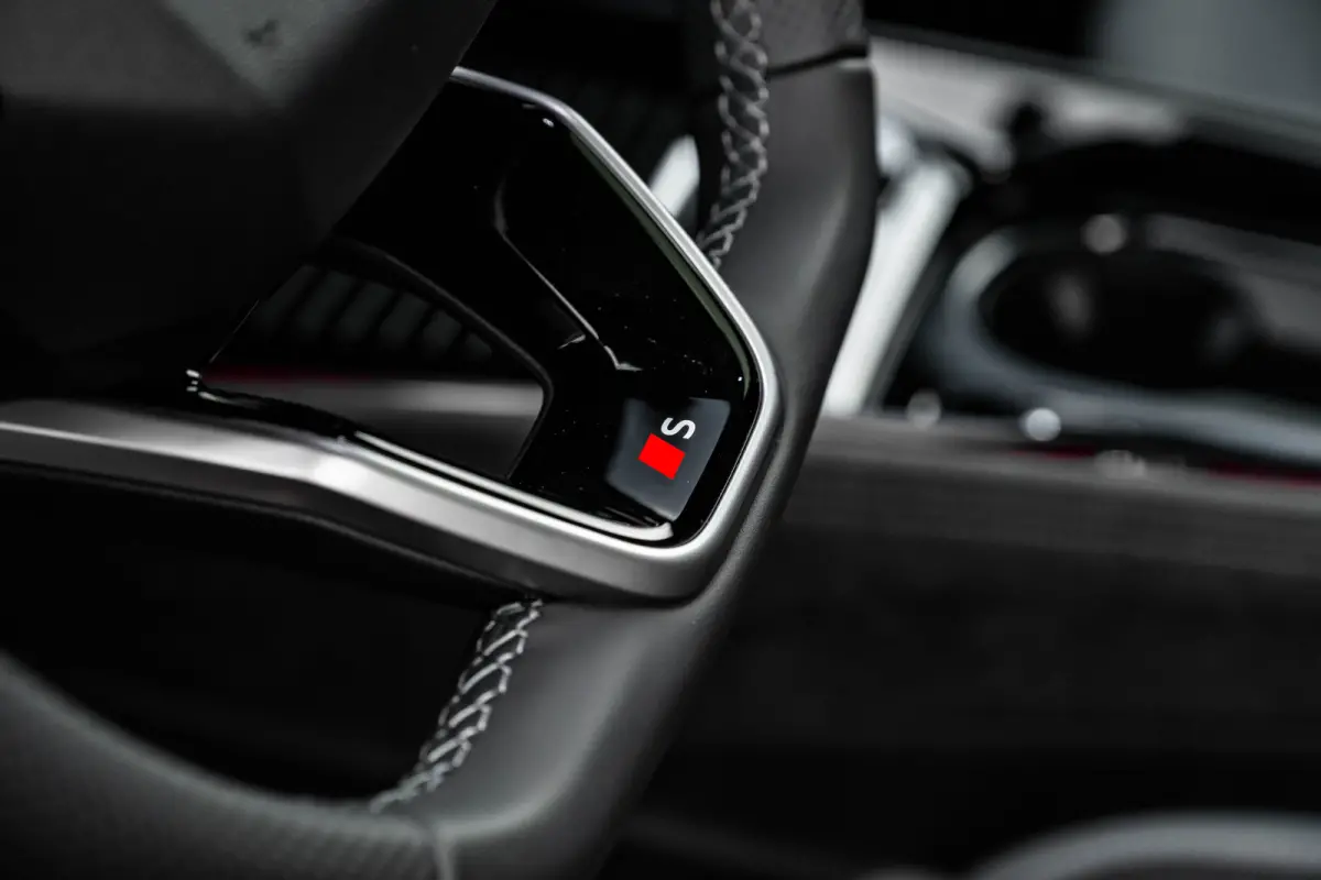 S edition | Adaptive cruise control | Audi sound system | Cruise control
