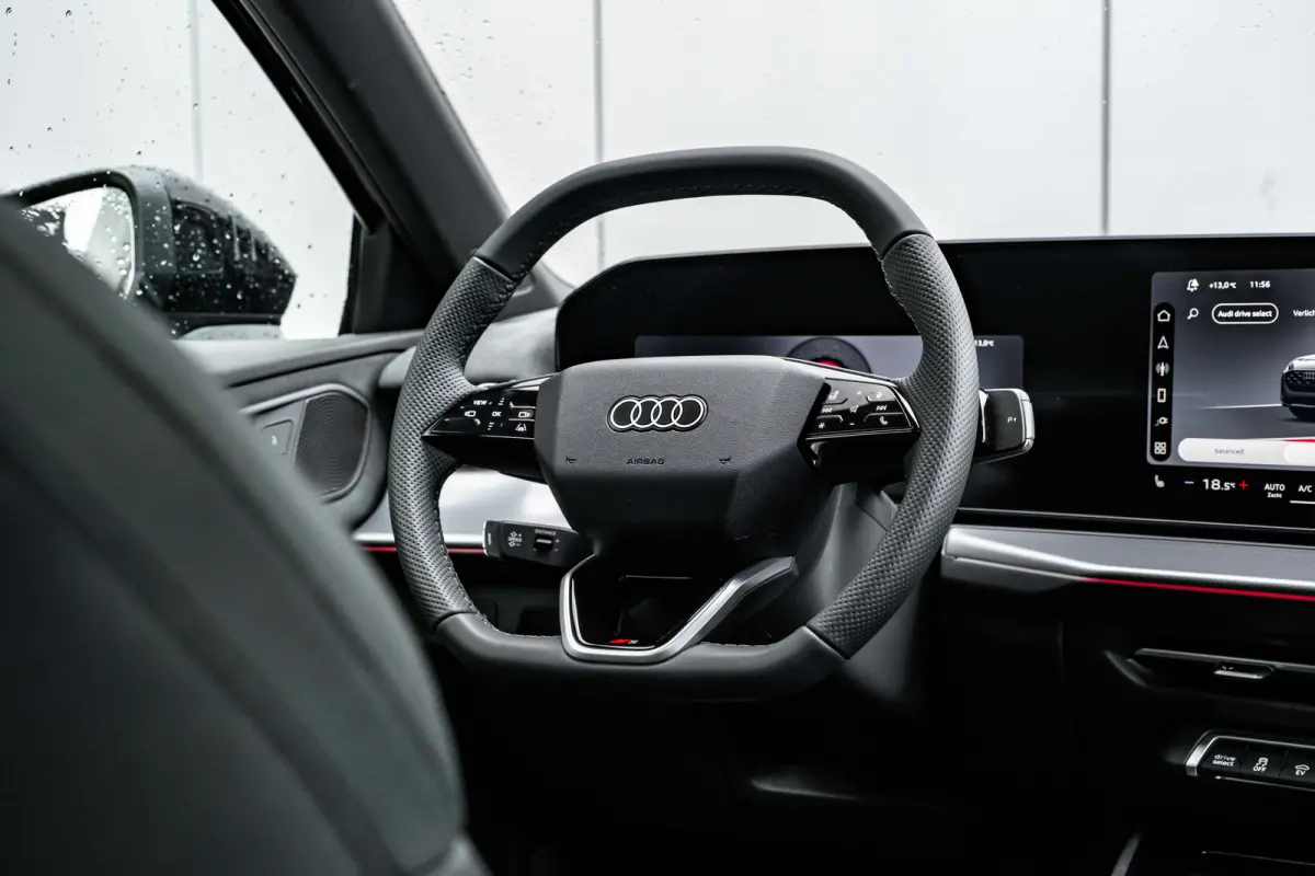 S edition | Adaptive cruise control | Audi sound system | Cruise control