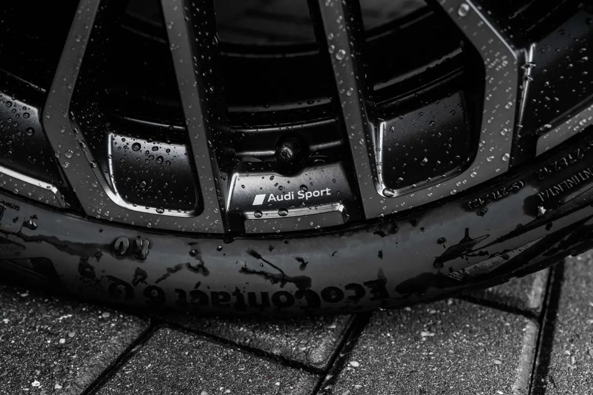 S edition | Adaptive cruise control | Audi sound system | Cruise control