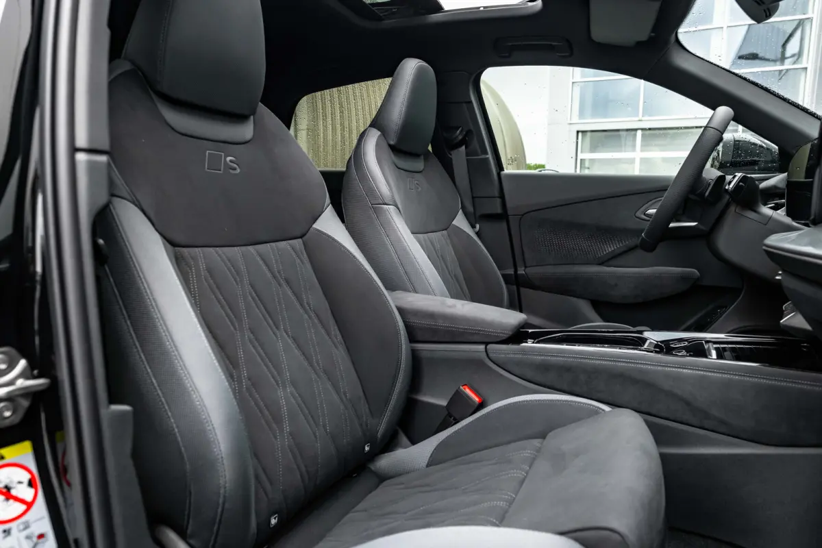 S edition | Adaptive cruise control | Audi sound system | Cruise control