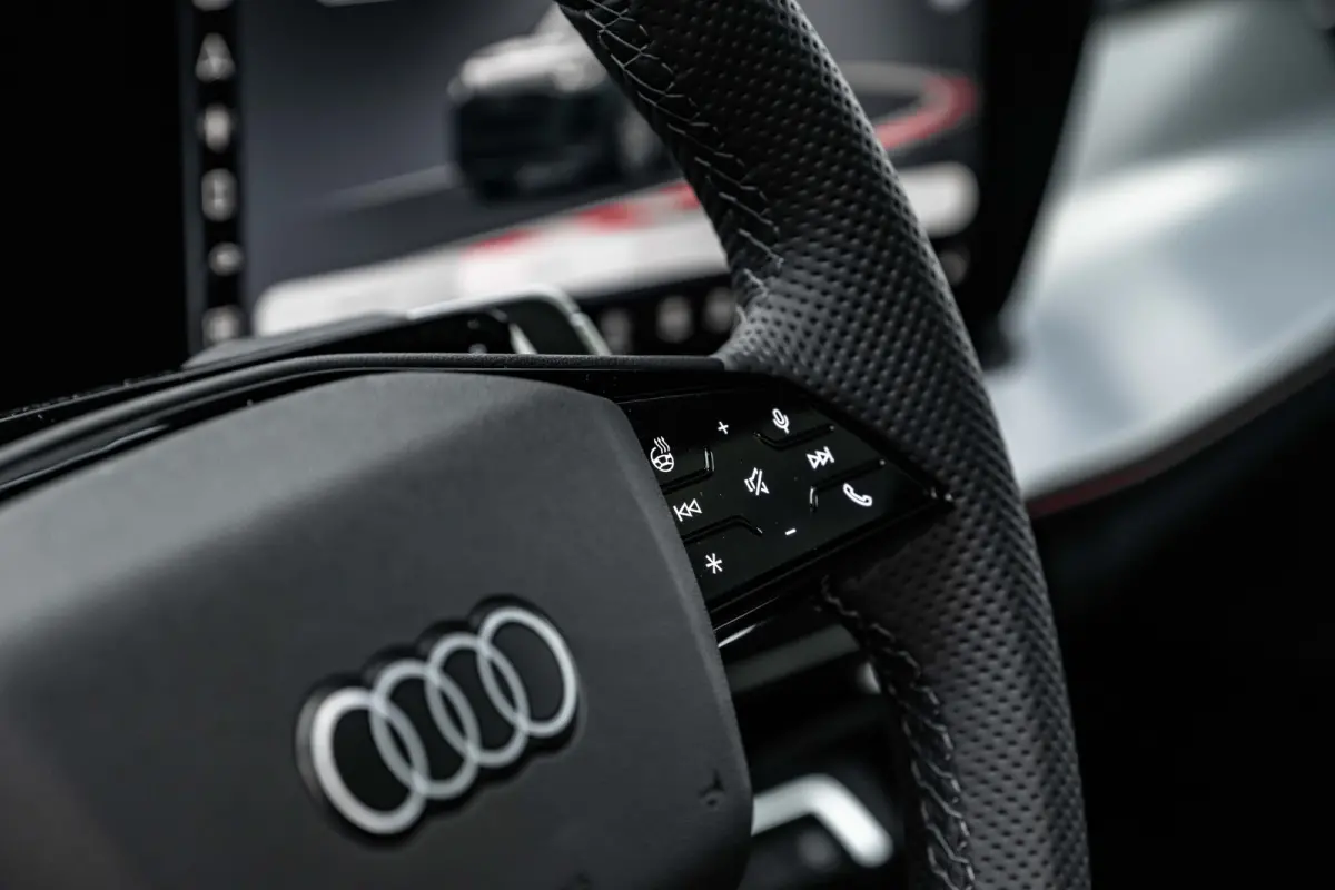 S edition | Adaptive cruise control | Audi sound system | Cruise control