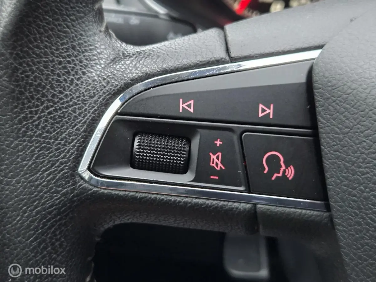 1.0 TSI Style Business Intense APPLE CARPLAY
