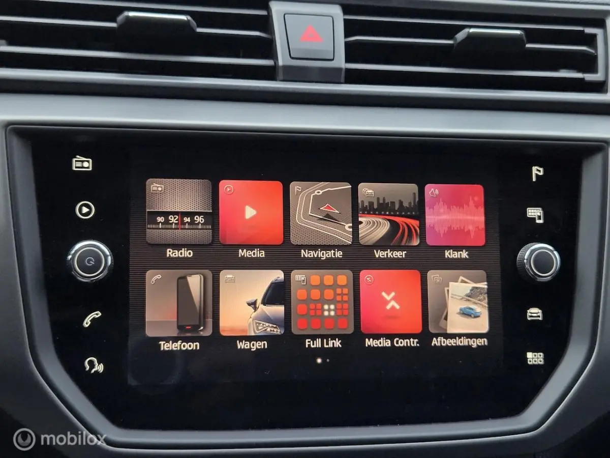 1.0 TSI Style Business Intense APPLE CARPLAY
