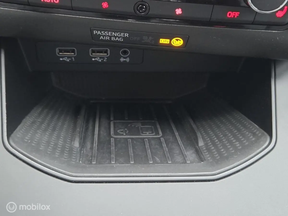1.0 TSI Style Business Intense APPLE CARPLAY