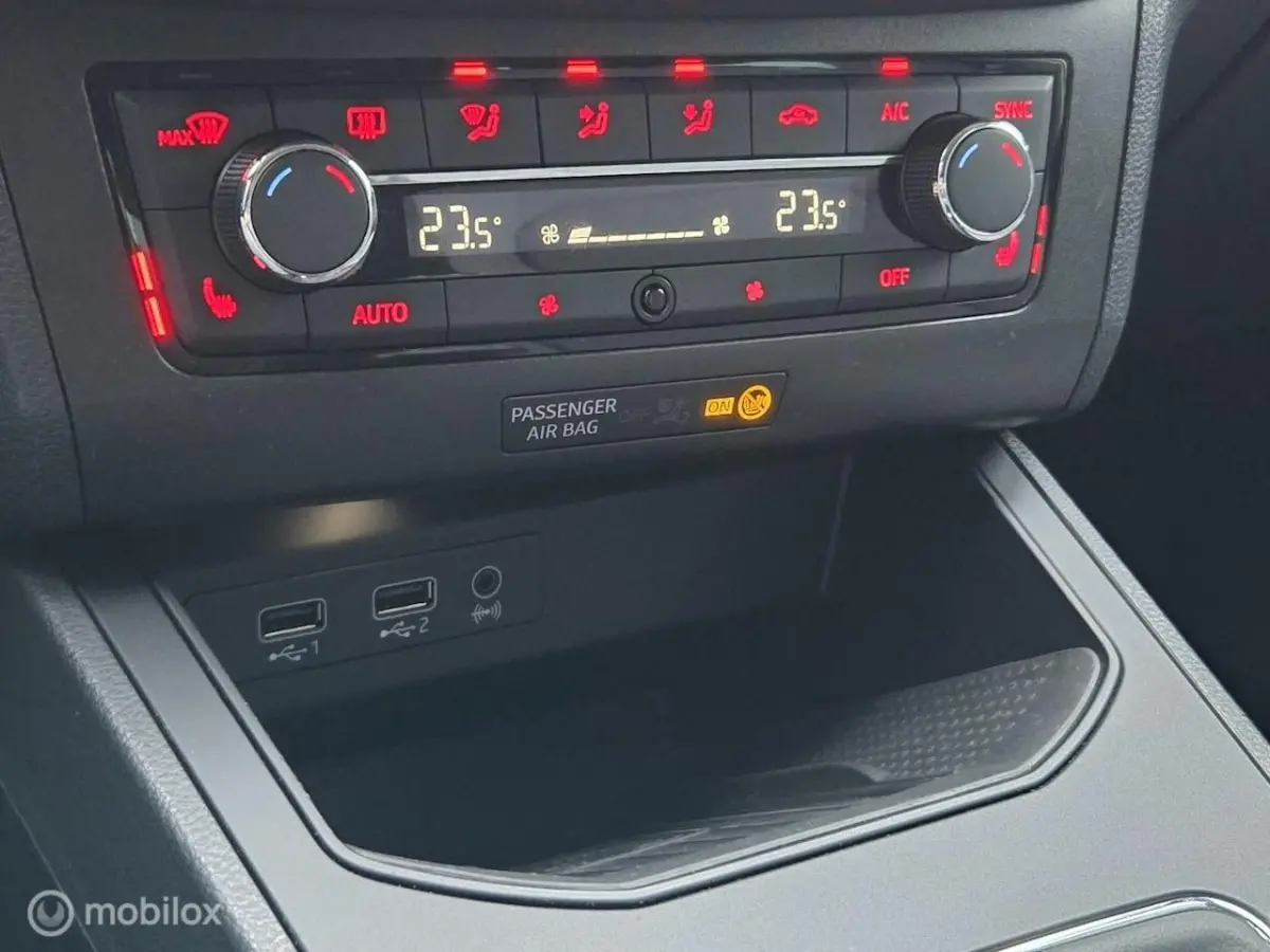 1.0 TSI Style Business Intense APPLE CARPLAY
