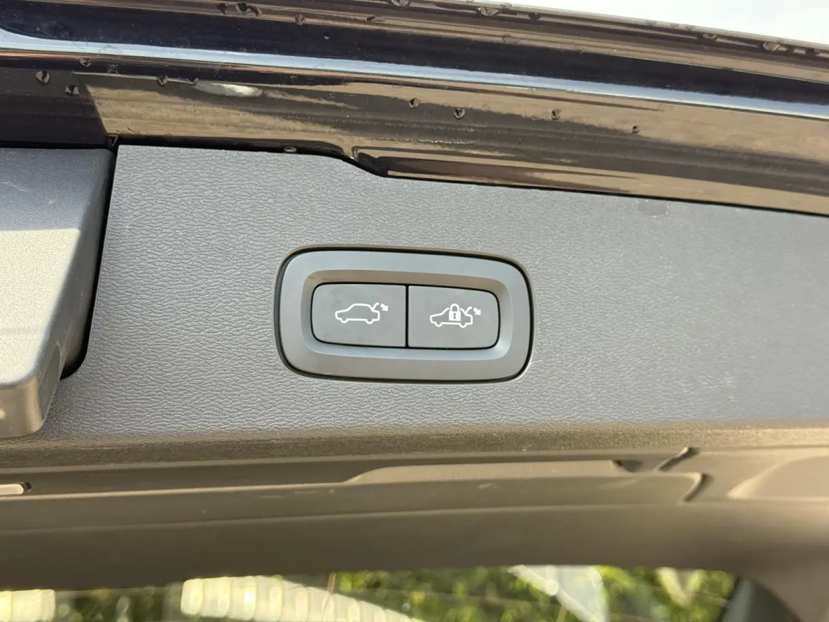 T6 Plug-in hybrid AWD Ultimate Bright Long Range | Trekhaak | H&K Audio | Panoramadak | BLIS |