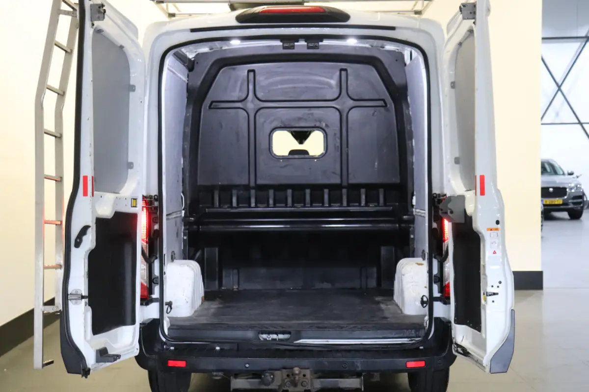 2.0 TDCI L2H2 Dubbel cabine EURO 6 - Airco - Cruise - PDC - €15.900,- Excl.