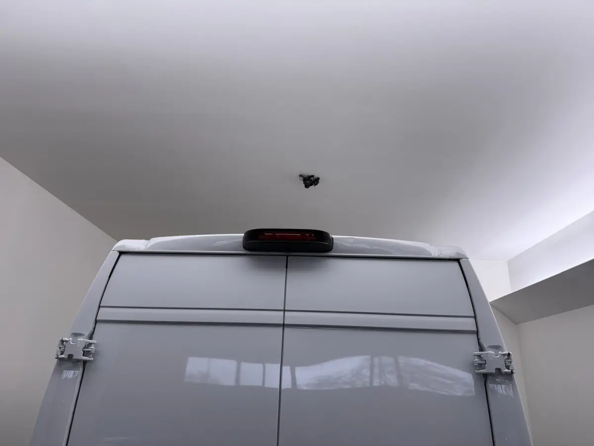 L2H2 3,3t 140pk | BPM VRIJ | Achteruitrijcamera | Laadruimtescheidingswand gesloten (zonder Raam) | Lendensteun Stoel voor links