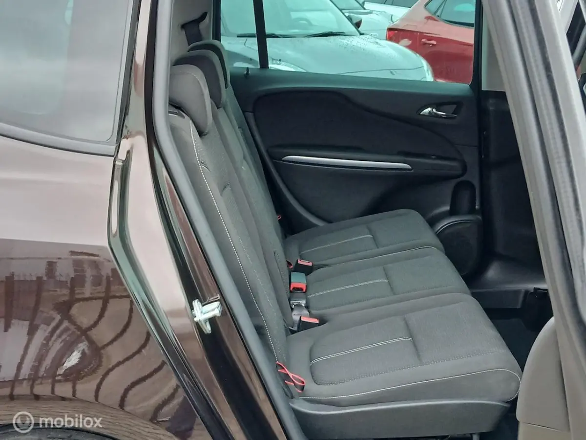 Tourer 1.4 Cosmo 7-persoons Turbo 140pk