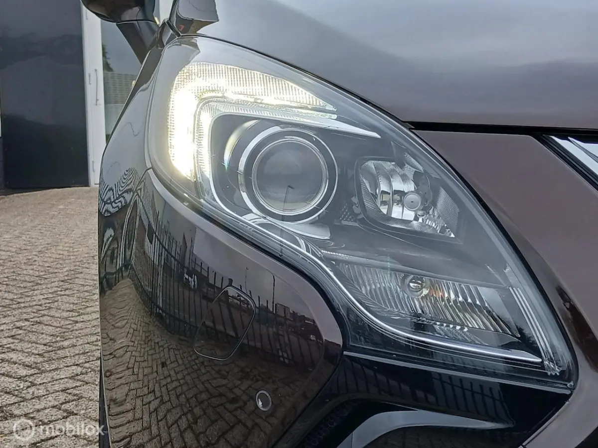 Tourer 1.4 Cosmo 7-persoons Turbo 140pk
