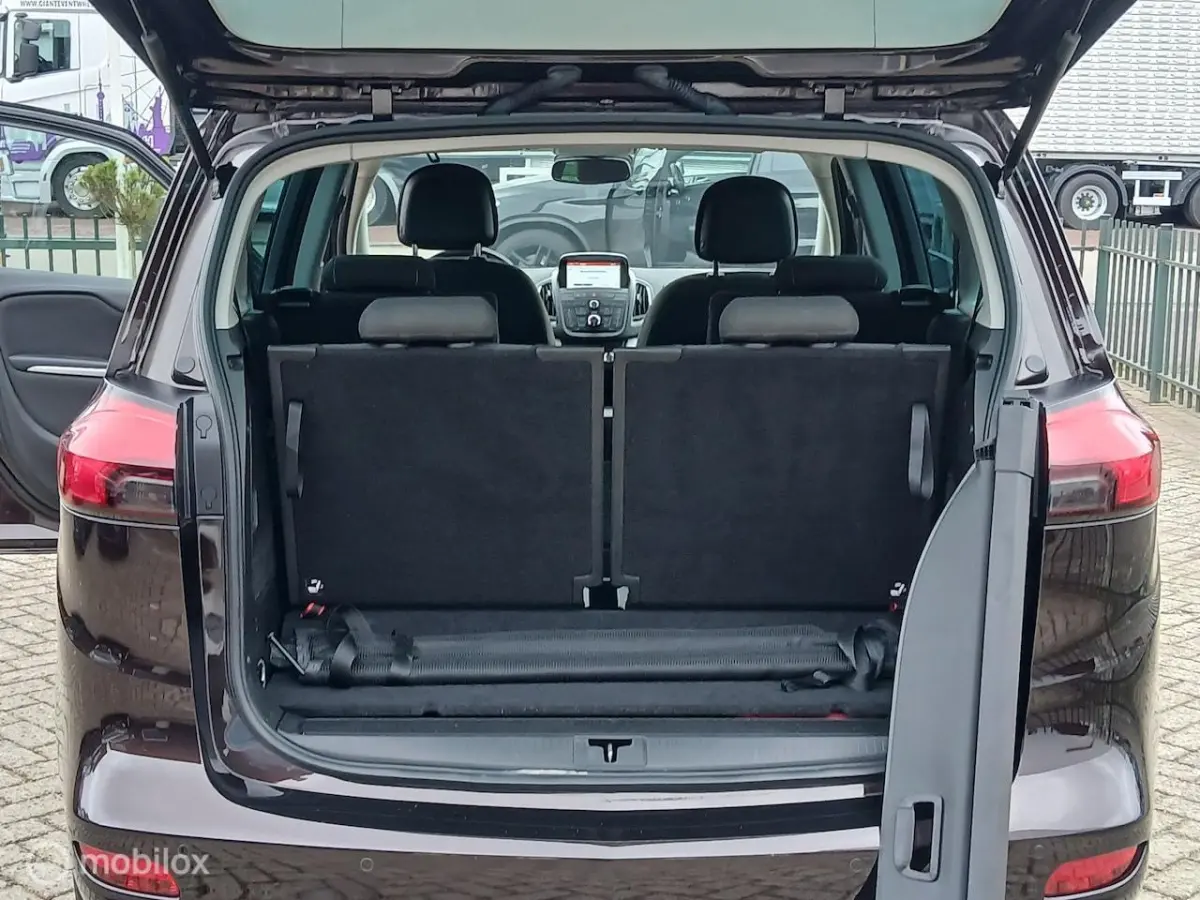 Tourer 1.4 Cosmo 7-persoons Turbo 140pk