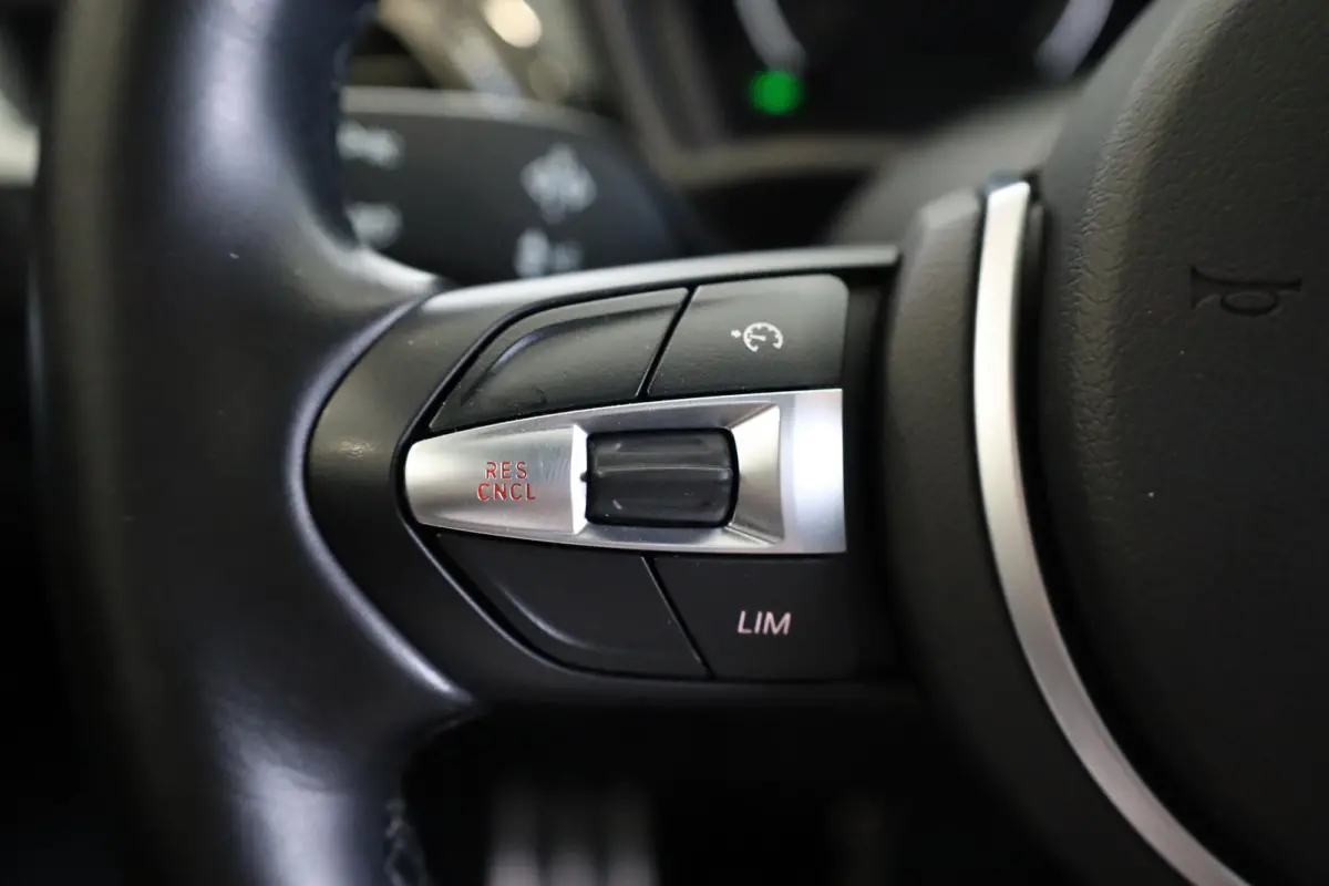 sDrive18i High Executive | M Sportpakket | Panoramadak | Driving Assitant | Comfort Access