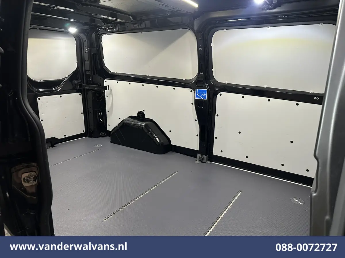2.0 TDCI 131pk L2H1 Euro6 Airco | Camera | Leder | Navigatie | LED | Cruisecontrol Verwarmde Voorruit, Parkeersensoren, Bijrijdersbank, 2800kg trekvermogen