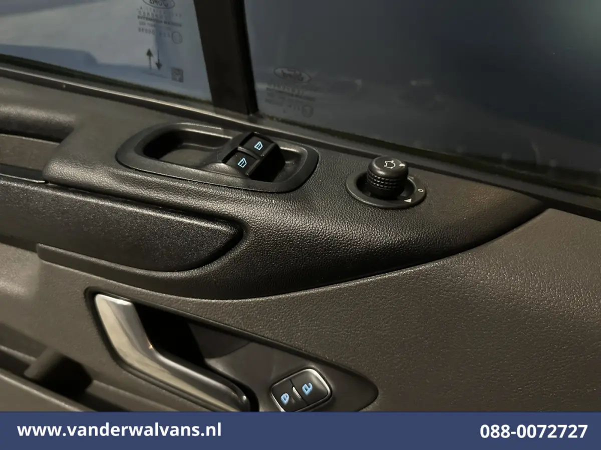 2.0 TDCI 131pk L2H1 Euro6 Airco | Camera | Leder | Navigatie | LED | Cruisecontrol Verwarmde Voorruit, Parkeersensoren, Bijrijdersbank, 2800kg trekvermogen