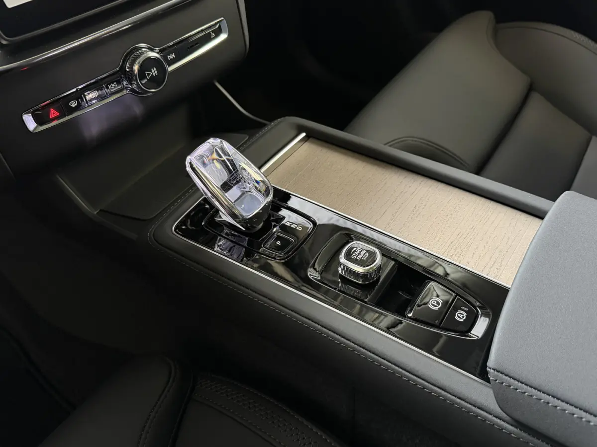 2.0 T8 456 PK 12/25 Bowers & Wilkins LUCHTVERING ALCANTARA.HEMEL 12/25 AWD 7P ULTRA DARK SCHUIFDAK 21''LMV STOEL/STUUR.VERW PANORAMA STANDKACHEL HEADUP ✅Top Auto's Wijchen✅ 170 Nieuwe en