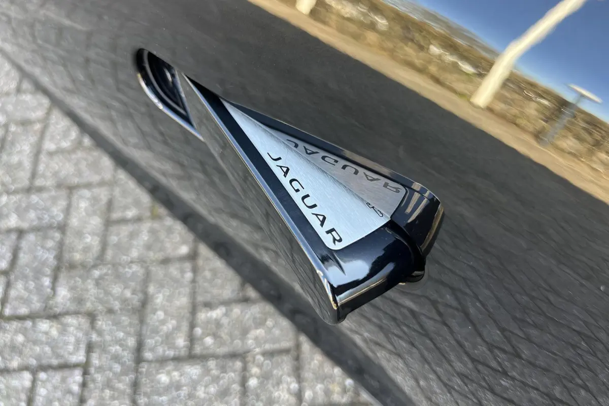 P300 RWD I R-Dynamic I Dealer ond. I