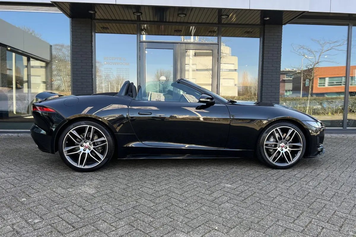 P300 RWD I R-Dynamic I Dealer ond. I
