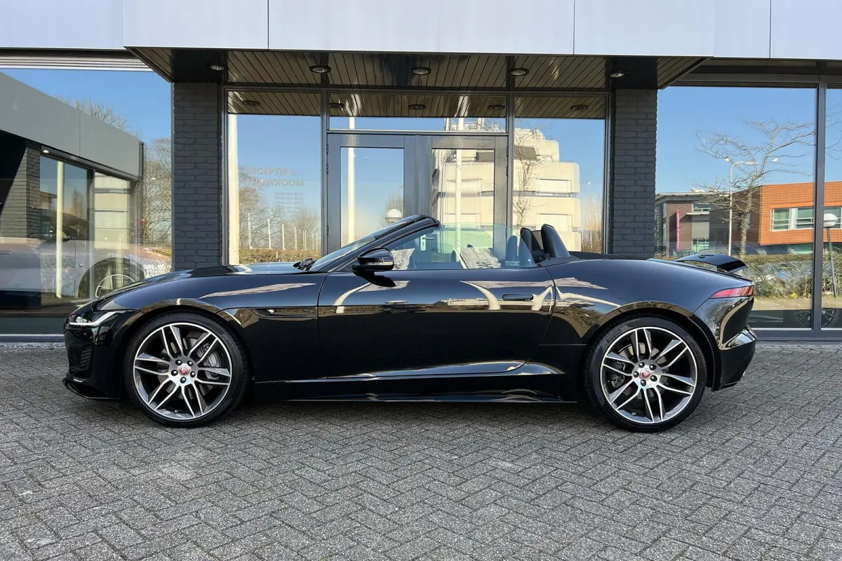P300 RWD I R-Dynamic I Dealer ond. I