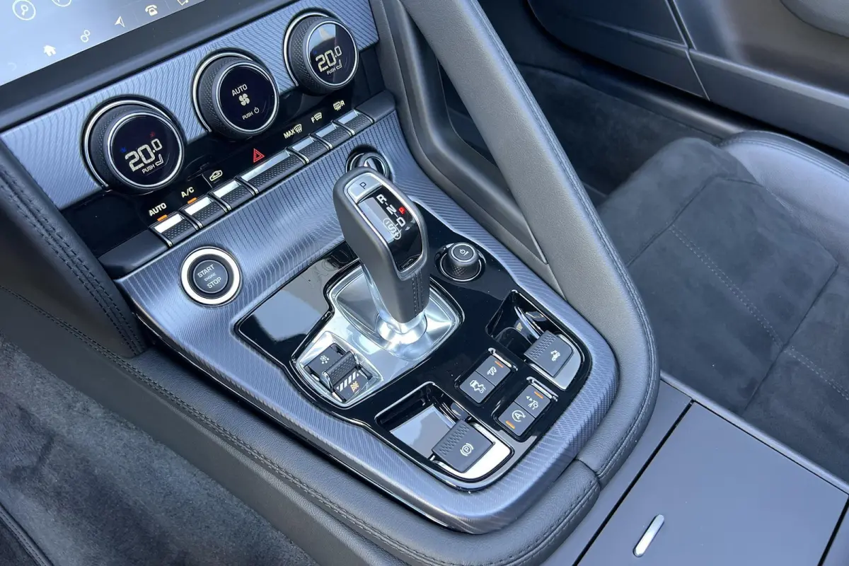 P300 RWD I R-Dynamic I Dealer ond. I