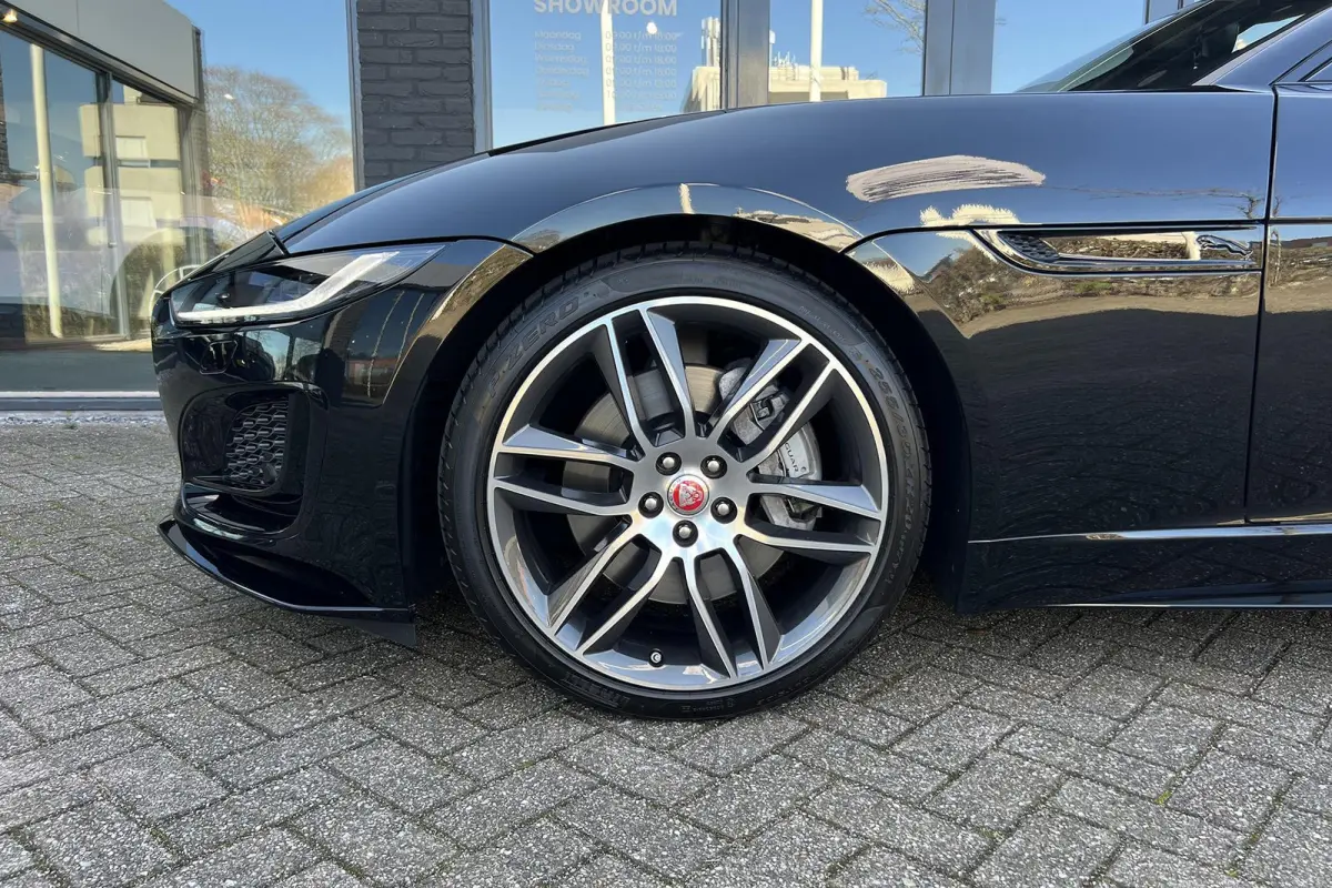 P300 RWD I R-Dynamic I Dealer ond. I