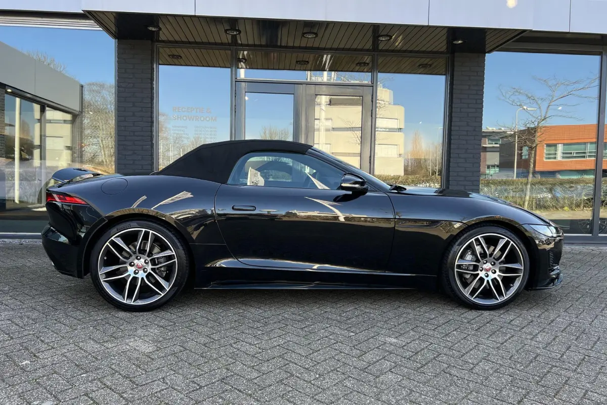 P300 RWD I R-Dynamic I Dealer ond. I