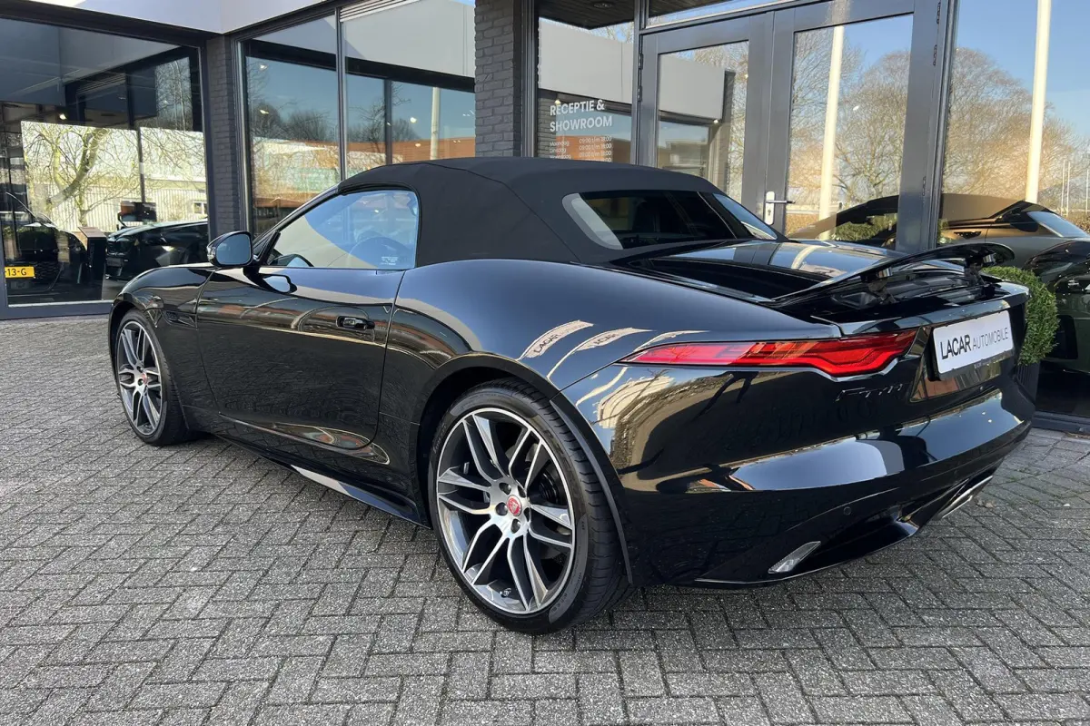 P300 RWD I R-Dynamic I Dealer ond. I