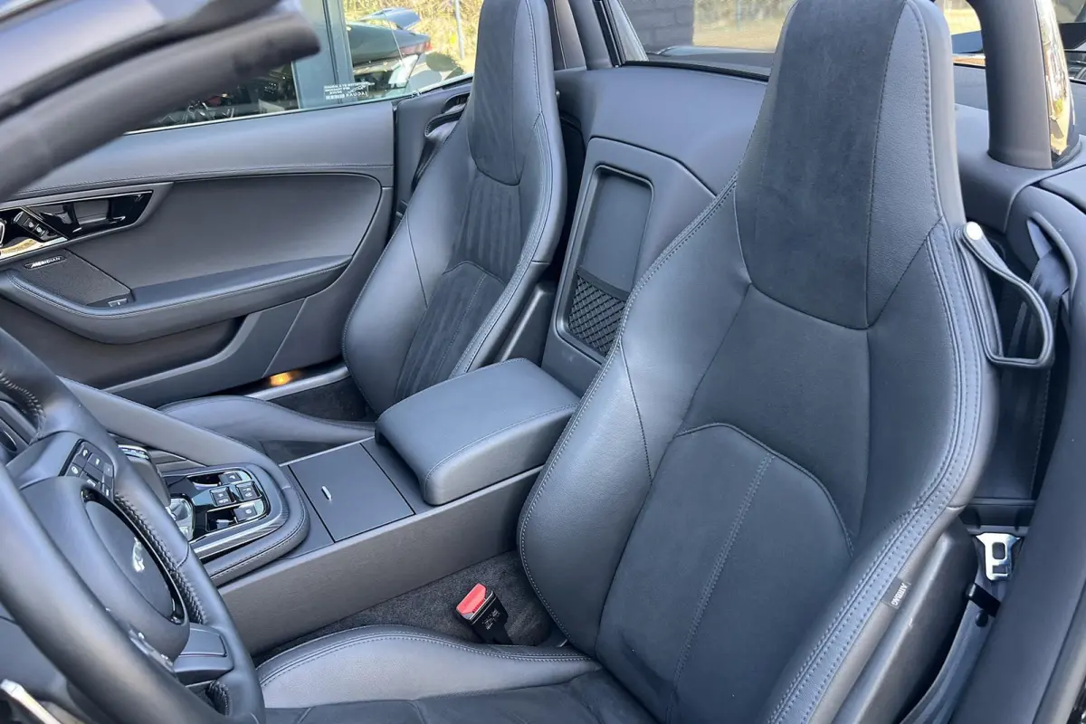 P300 RWD I R-Dynamic I Dealer ond. I