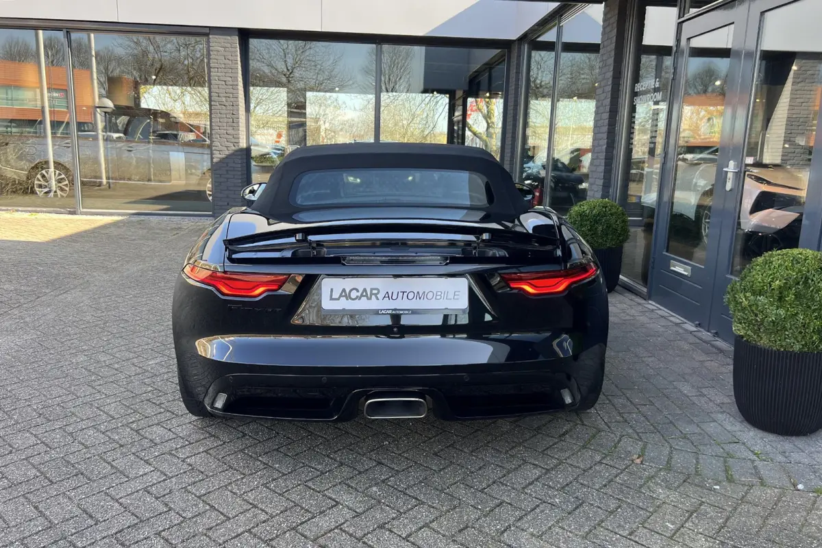 P300 RWD I R-Dynamic I Dealer ond. I