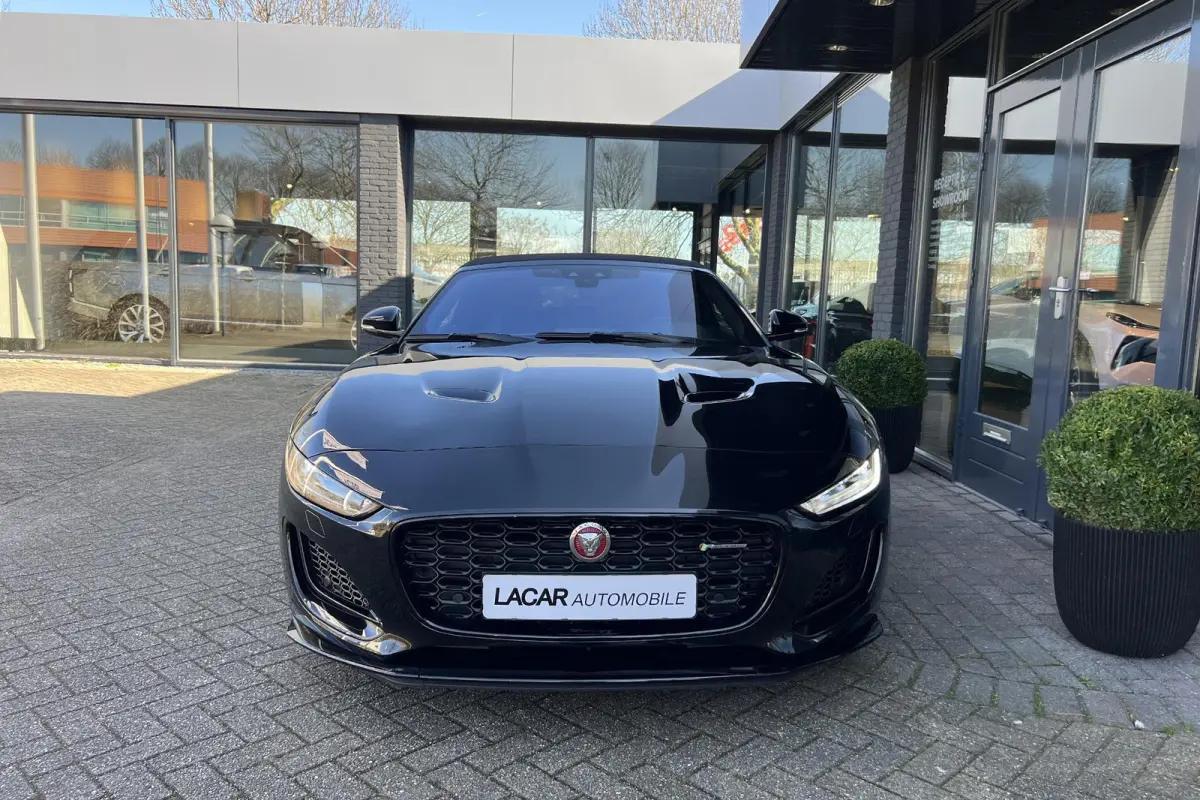 P300 RWD I R-Dynamic I Dealer ond. I
