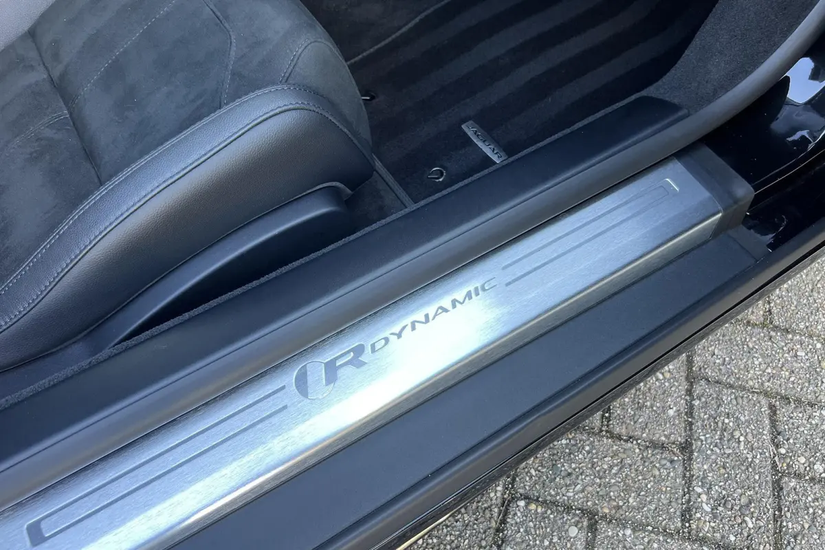 P300 RWD I R-Dynamic I Dealer ond. I
