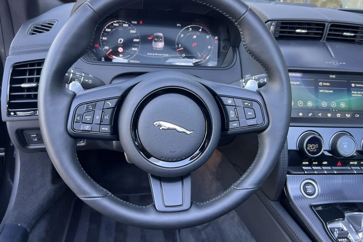 P300 RWD I R-Dynamic I Dealer ond. I