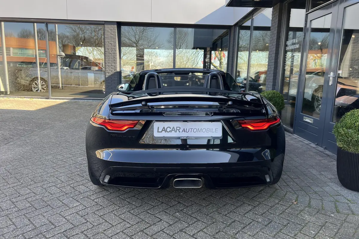 P300 RWD I R-Dynamic I Dealer ond. I