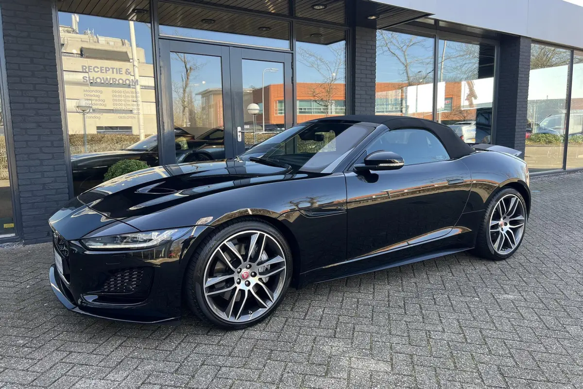 P300 RWD I R-Dynamic I Dealer ond. I