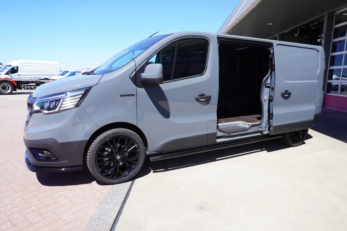 2.0 Blue dCi 130PK L2H1 Advance Schuifdeur L+R Black Edition Nr. V058 | Airco | Cruise | Navigatie | Camera | All season+ 20" LM Velgen