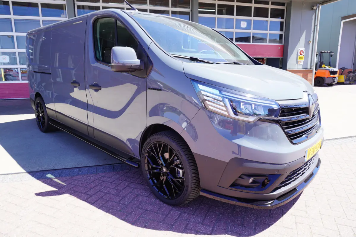 2.0 Blue dCi 130PK L2H1 Advance Schuifdeur L+R Black Edition Nr. V058 | Airco | Cruise | Navigatie | Camera | All season+ 20" LM Velgen
