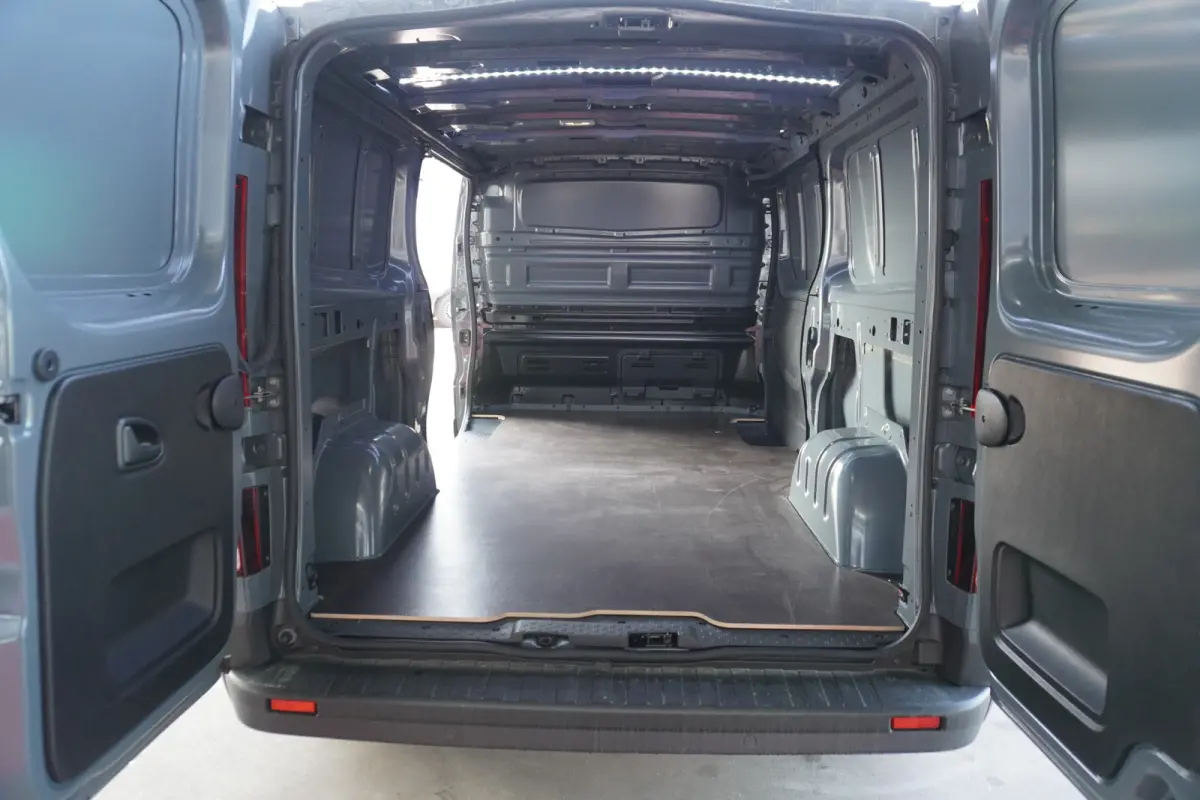 2.0 Blue dCi 130PK L2H1 Advance Schuifdeur L+R Black Edition Nr. V058 | Airco | Cruise | Navigatie | Camera | All season+ 20" LM Velgen