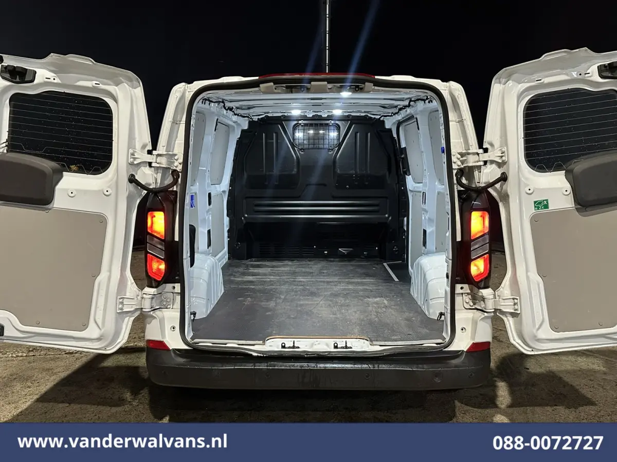 2.0 TDCI 136pk L1H1 Euro6 Airco | Camera | Apple Carplay | LED | Cruisecontrol Android Auto, Verwarmde voorruit, Parkeersensoren, Bijrijdersbank, 2740kg trekvermogen