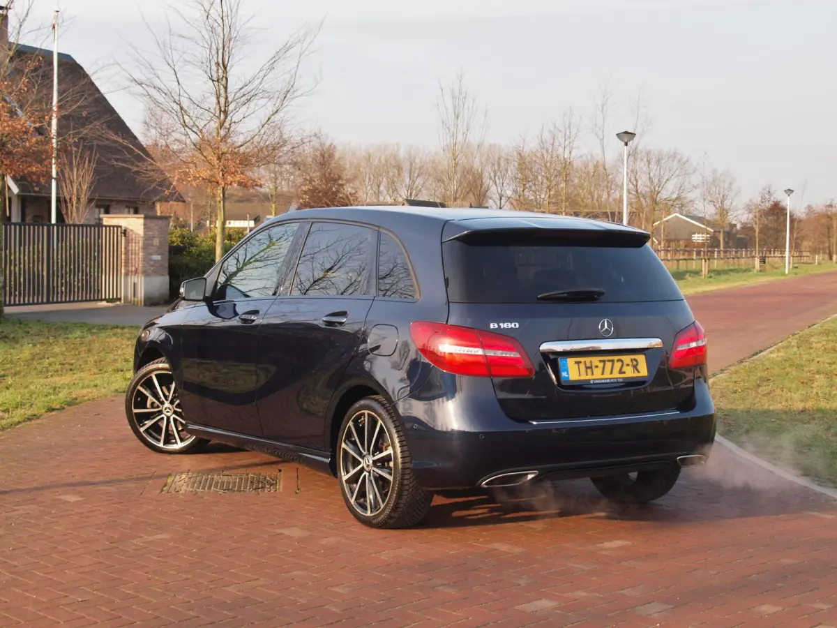 180 Ambition LED | Automaat | Sports Tourer | Night-pakket | Zwarte hemel bekleding
