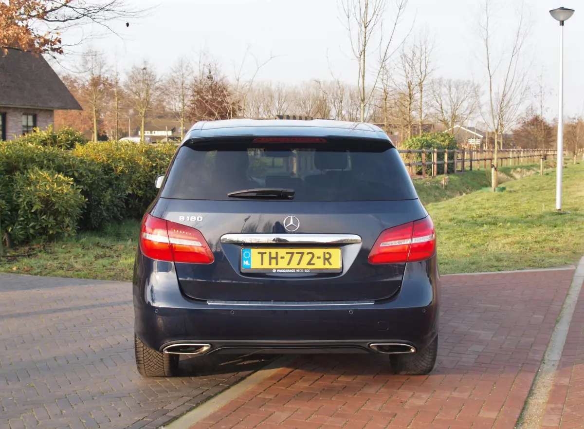 180 Ambition LED | Automaat | Sports Tourer | Night-pakket | Zwarte hemel bekleding