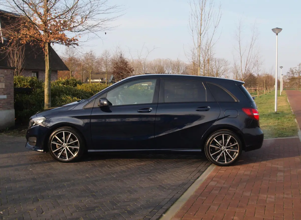 180 Ambition LED | Automaat | Sports Tourer | Night-pakket | Zwarte hemel bekleding