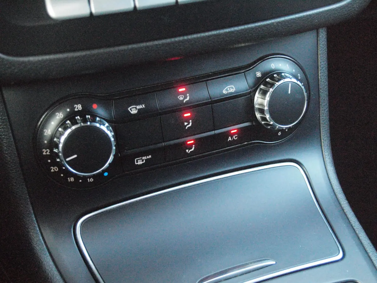 180 Ambition LED | Automaat | Sports Tourer | Night-pakket | Zwarte hemel bekleding